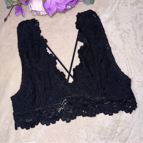 Boutique 9 Other - NEW Strappy Cross Front Black Lace Bralette